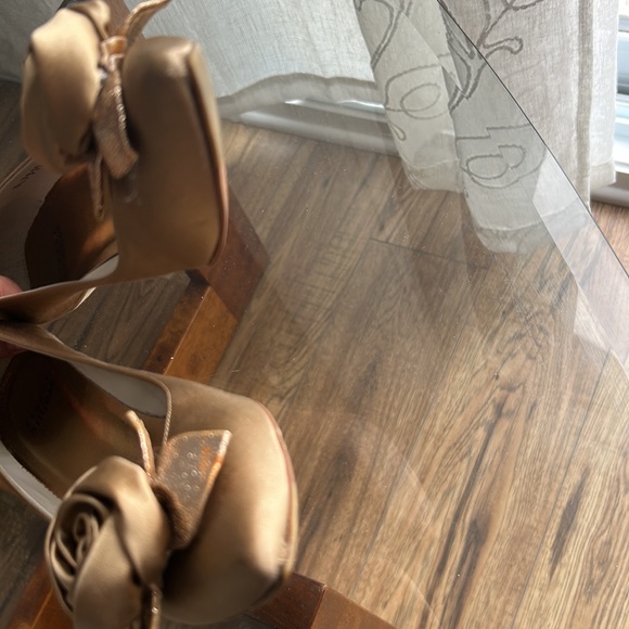 Stuart Weitzman - Picture 5 of 6